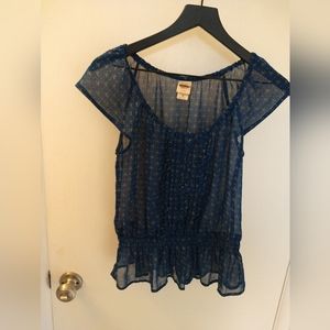 Medium see through blue top